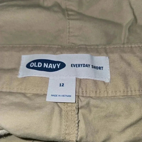 Womens Old Navy everyday short, size 12 in excellent condition!!! - Picture 2 of 3
